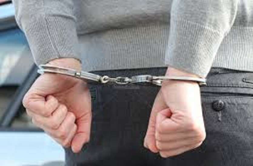 arrest आठ किलो गांजा जब्त
