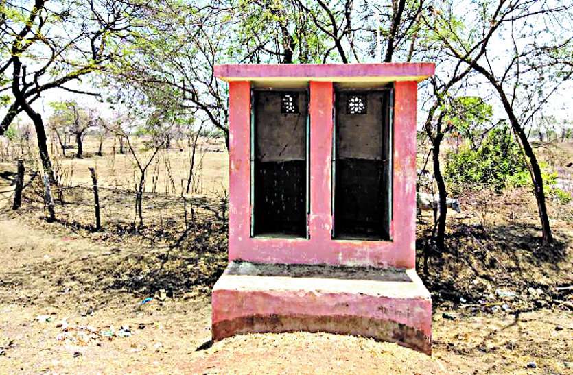 Toilet construction शौचालय निर्माण में 400 करोड़ घोटाला, 11 एफआईआर, जांच बैठाई