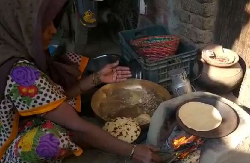 yojna VIDEO: मोदी जी! जरा इधर भी दीजिए ध्यान, पांच साल में न मिली गैस और न बन सका मकान