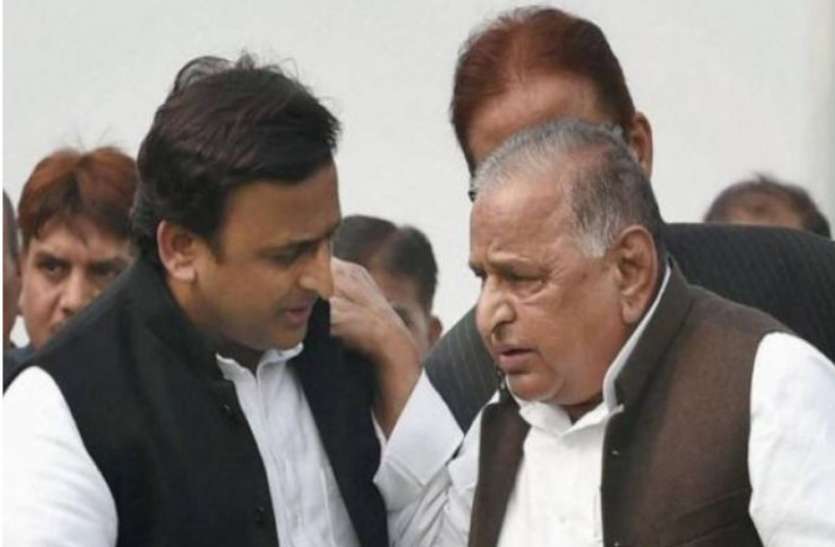 Akhilesh yadav and Mulayam Singh yadav मुलायम की राह पर चले अखिलेश यादव तो उठानी पड़ सकती है बड़ी परेशानी