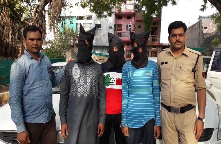 loot कार लूट के पहले इंजीनियर पर पेट्रोल डाल जिंदा जलाने की दी धमकी