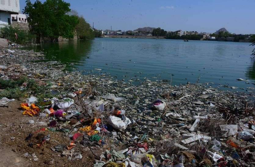 This pond of Kishangarh stinks like sewerage सीवरेज जैसी बदबू मारता किशनगढ़ का यह तालाब