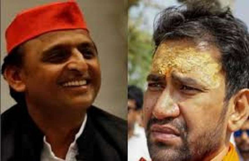 Akhilesh yadav and Dinesh Lal Yadav