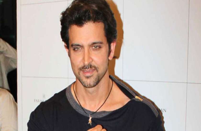 tanushree-dutta-calls-hrithik-roshan-to-stand