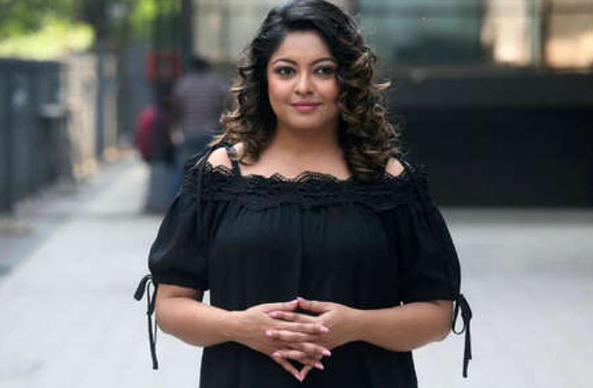 vikas-bahl-clean-chit-tanushree-dutta-calls-hrithik-roshan-to-stand