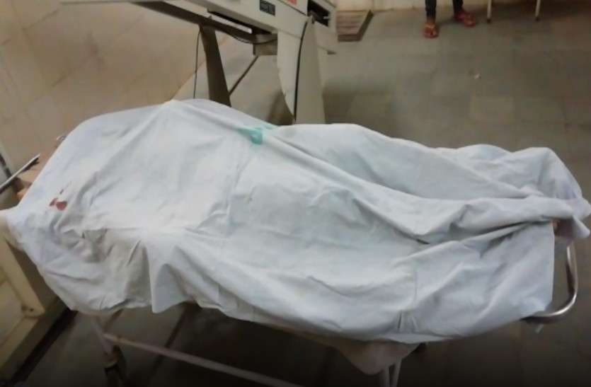 Loading vehicle and bike accident : one killed in bike accident लोडिंग वाहन ने बाइक को मारी टक्कर, बाइक सवार की हुई दर्दनाक मौत