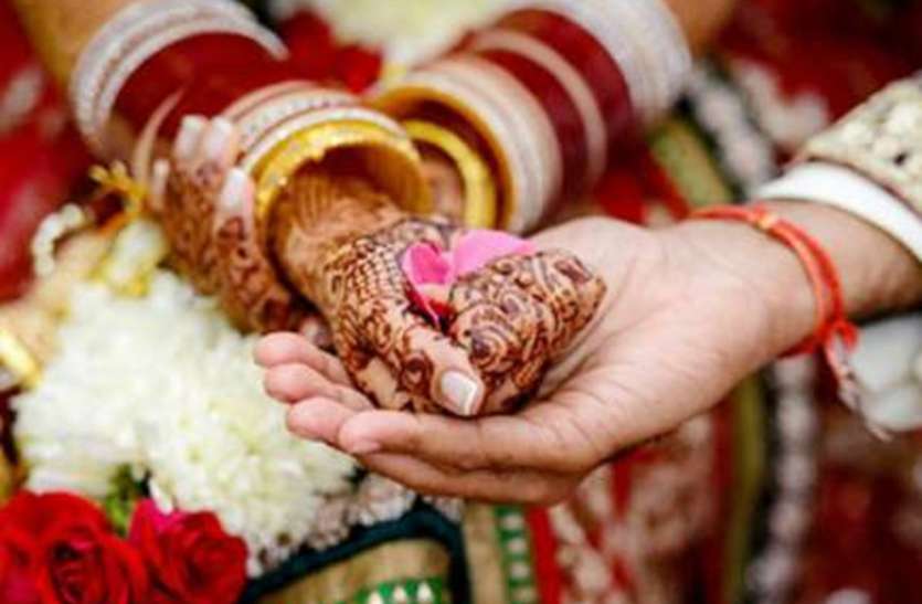 Groups of clans will now be arranged, young couples walk together with सामूहिक विवाह की अब बजेंगी शहनाईयां, जन्म भर का साथ निभाने युवा जोड़े लेगें फेरे