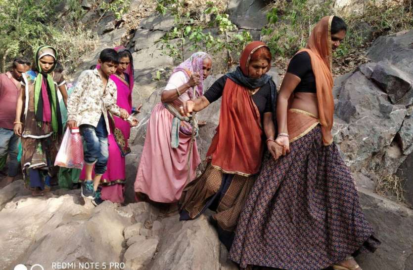 pratapgarh अमावस्या पर रहा मुख्य मेला, उमड़े लोग