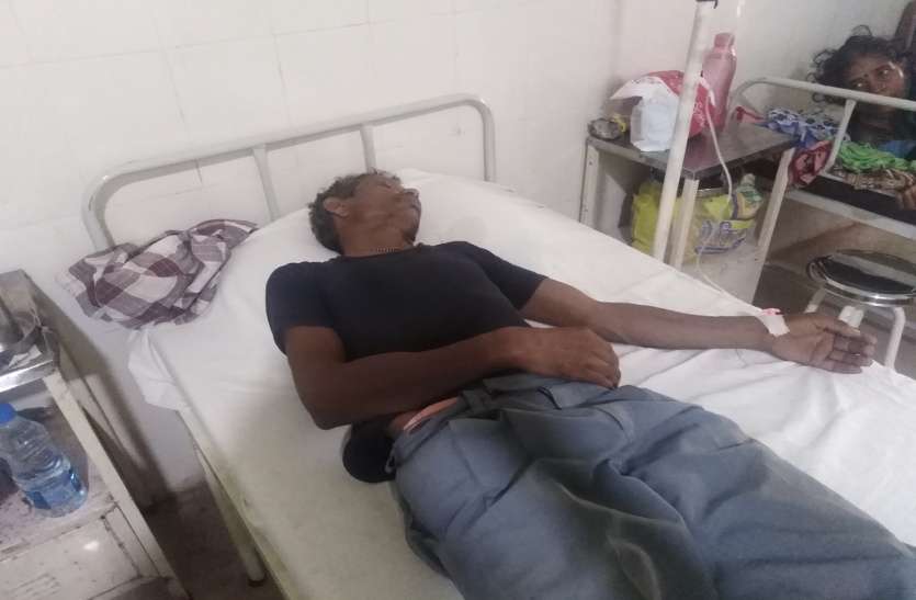 balod ओवरटेक करते कार ने बाइक को मारी टक्कर, शिक्षाकर्मी की मौत, एक घायल