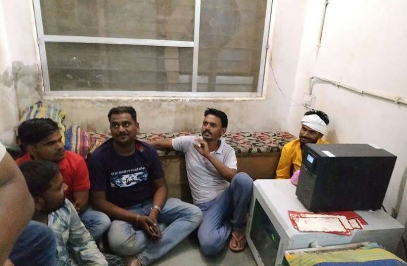 Sarpanch secretary beaten Dhaba operator, four arrested सरपंच सचिव ने ढाबा संचालक को पीटा, चार गिरफ्तार