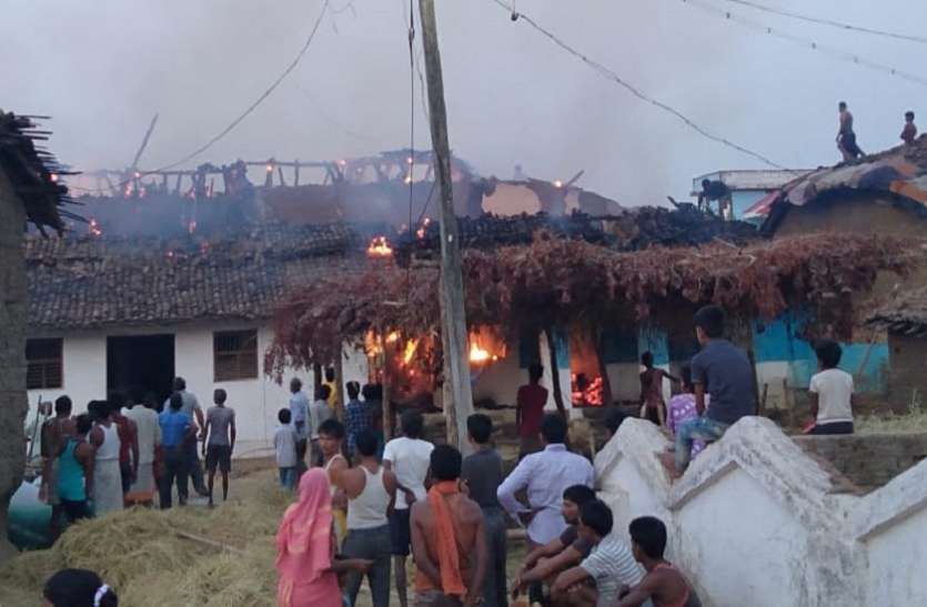 balaghat आगजनी से तीन मकान जलकर खाक