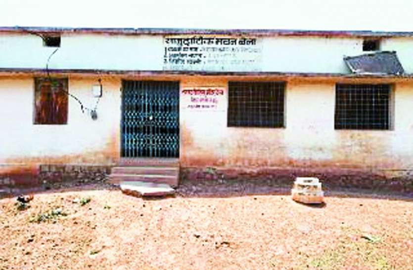 Private school operating in community building of village panchayat ग्राम पंचायत के सामुदायिक भवन में संचालित हो रहा निजी विद्यालय, सीईओ बोले- हमारी जानकारी में नहीं