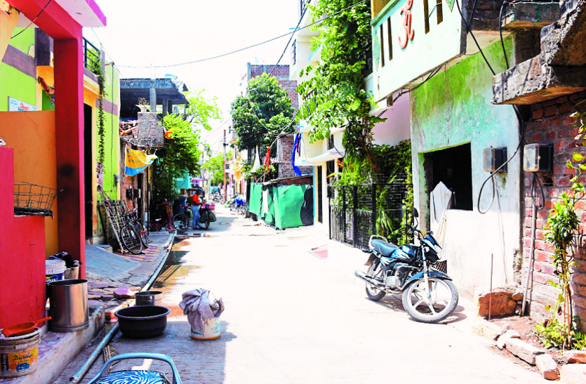 indore पार्षद और नगर निगम अफसरों से परेशान लोग, पाइप लाइन के लिए दी जगह, फिर भी नहीं दे रहे पानी