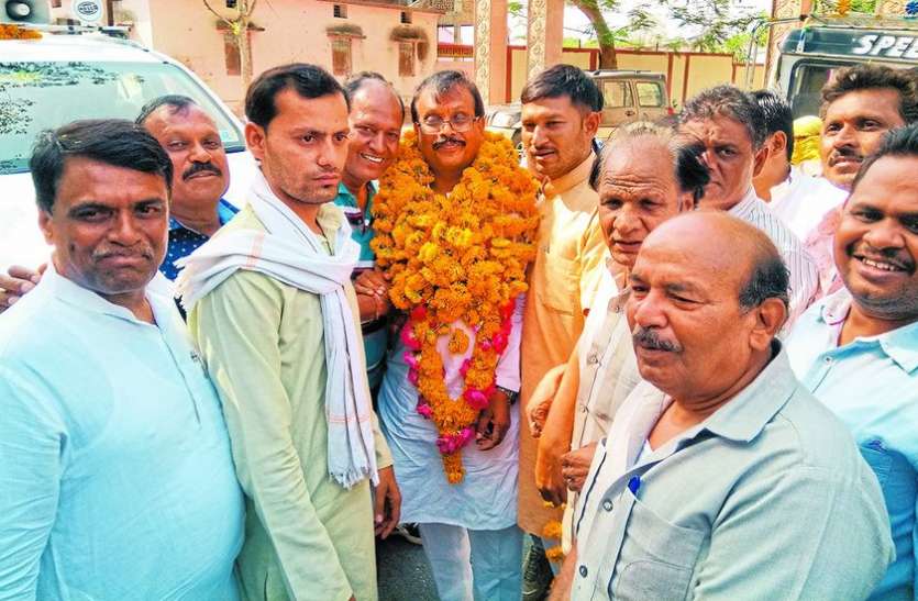 Mp Guman singh Damor हम राजनीति करने वाले लोग नहीं, हमारा उद्देश्य है सेवा : सांसद डामोर