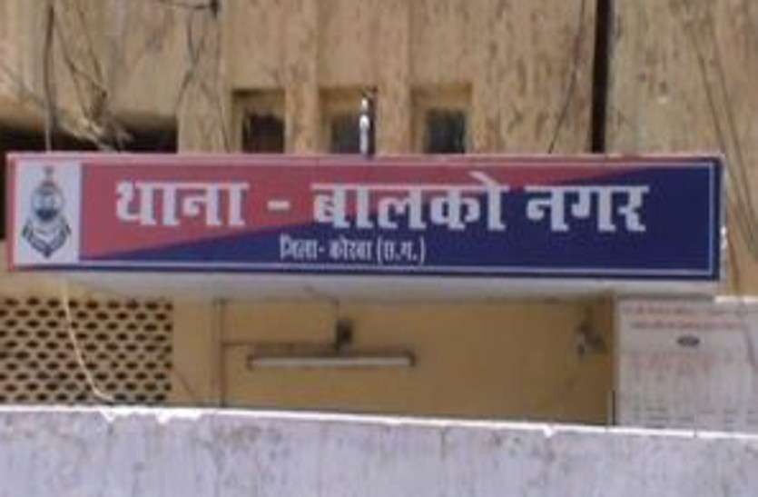 शराब के नशे में पहुंचा बेटा, खाना खा रही मां की करने लगा धुनाई, बहन ने रोका तो उसके साथ ये किया... शराब के नशे में पहुंचा बेटा, खाना खा रही मां की करने लगा धुनाई, बहन ने रोका तो उसके साथ ये किया...