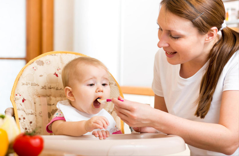 baby-diet-should-be-at-the-age-of-six-months बच्चे का आहार छह माह की उम्र में ऐसा होना चाहिए