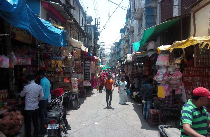 indore VIDEO : खतरे के बीच इन बाजारों में हो रहा व्यापार
