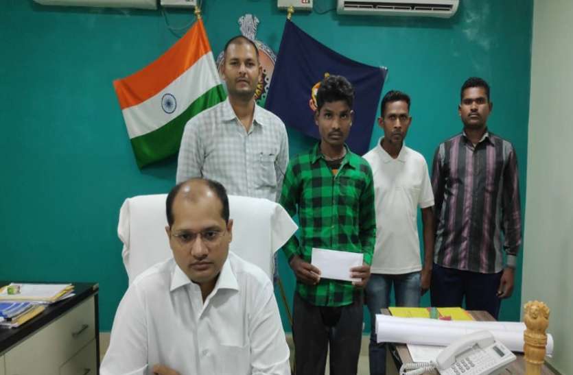 naxali एक लाख के इनामी नक्सली ने किया आत्मसमर्पण, 15 साल से संगठन में था सक्रीय