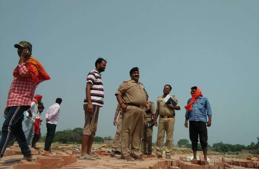 Murder in jaunpur ईंट भट्ठे पर सो रहे मजदूर की गला काटकर हत्या, पत्नी हिरासत में