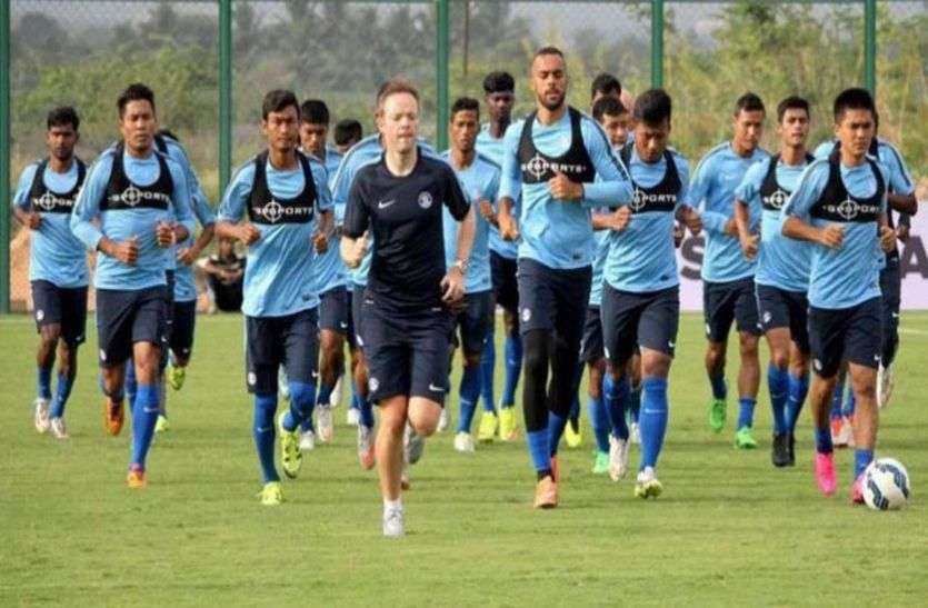 indian football team with coach igor stimac किंग्स कप फुटबॉल : कुराकाओ के खिलाफ भारत का पलड़ा भारी, कोच इगोर स्टीमाक की पहली परीक्षा