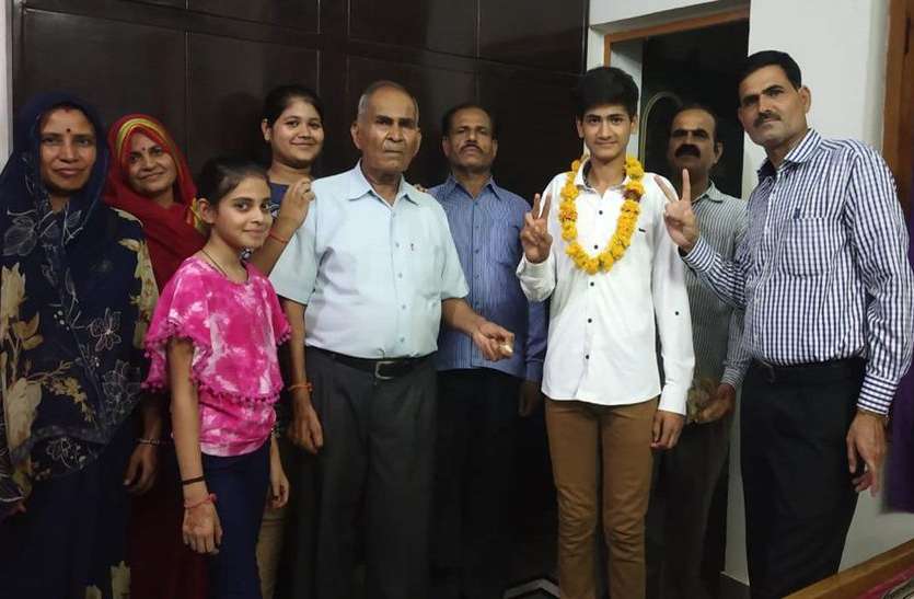 Kamal Kar gaya kamal, 9 6.83 in the district with the highest numbe कमाल कर गया कमल, ९६.८३त्न के साथ जिलेभर में रहा अव्वल