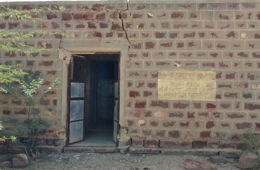 jaisalmer जर्जर हो रहे शौचालय,हादसे का भय