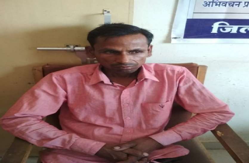 https://www.patrika.com/dindori-news/excise-team-raided-three-boxes-of-english-liquor-recovered-4660933/ समिति प्रबंधक रिश्वत लेते हुए पकड़ाया, लोकायुक्त टीम की कार्रवाई
