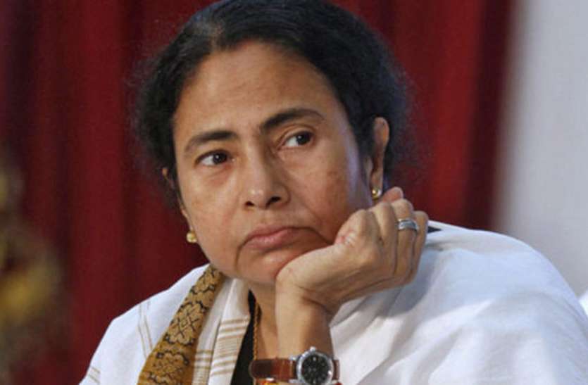 cm बंगाल की सीएम ममता बनर्जी को युवा जय श्री राम लिखकर भेज रहे पोस्टकार्ड