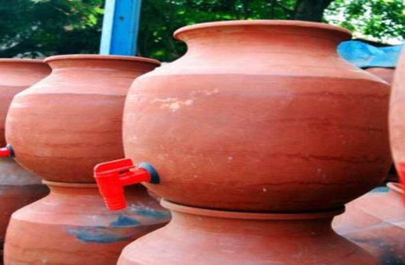 matka गर्मियों के मौसम में अमृत की तरह होता है मटकों का पानी, जानिए इसके चौंका देने वाले फायदे