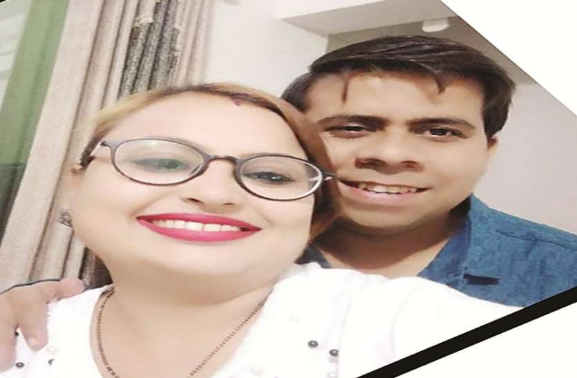 नकली नोट चलाने के आरोप में दंपती गिरफ्तार नकली नोट चलाने के आरोप में दंपती गिरफ्तार