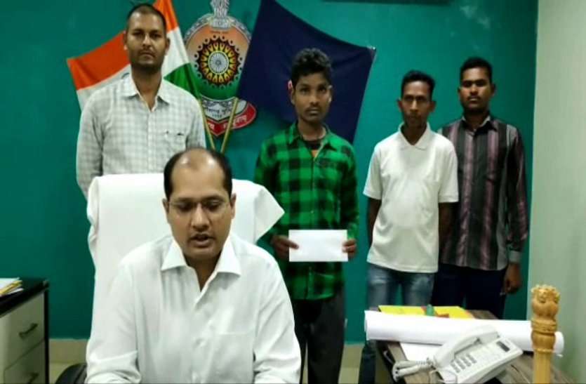 naxal surrender पुनर्वास योजना से प्रभावित हो 1 लाख इनामी ने एसपी के सामने डाले हथियार
