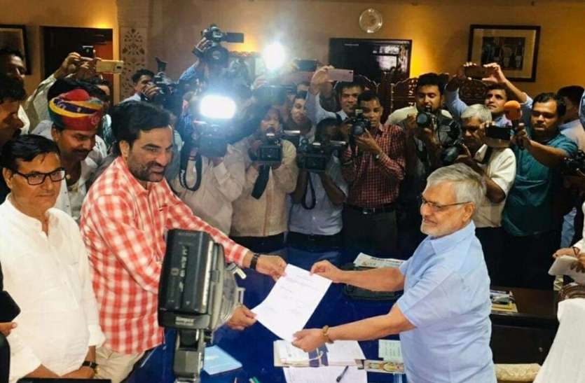 Hanuman Beniwal हनुमान बेनीवाल ने दिया इस्तीफा, बोले - अब दिल्ली में करेंगे धमाके