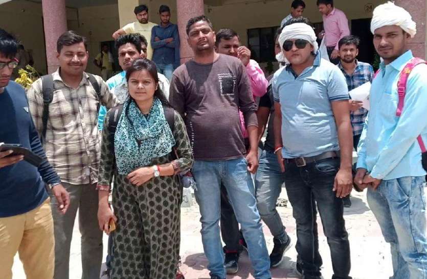 youth युवाओं ने की विधानसभा के सामने आत्महत्या करने की तैयारी, राष्ट्रपति से मांगी अनुमति, जानिए पूरा मामला!