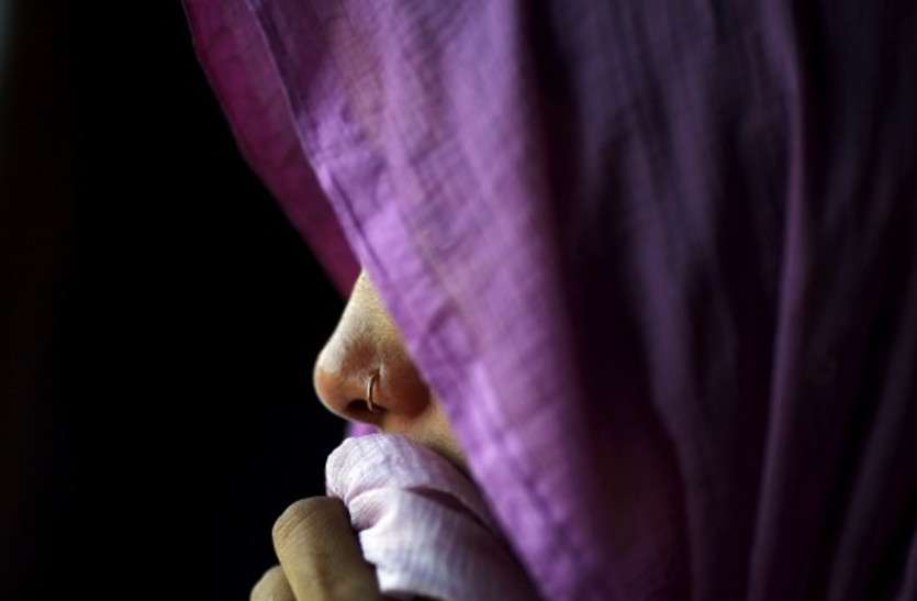 rape ननद-भाभी के साथ बलात्कार, परिवार वालों को जान से मारने की धमकी देकर बार-बार करते रहे रेप