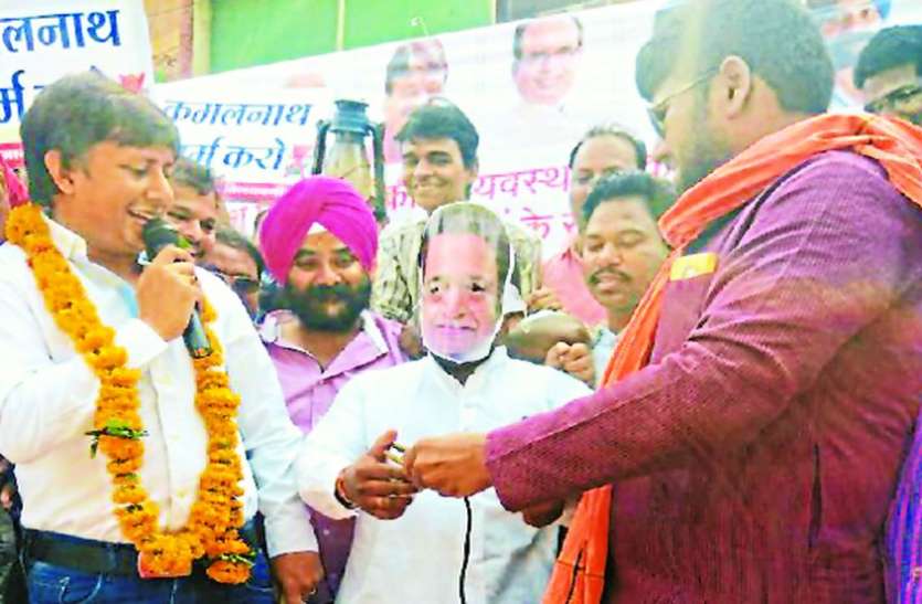 shock भाजपाइयों ने दिया 'मुख्यमंत्री' को झटका...पहले चौके फिर हुए खुश