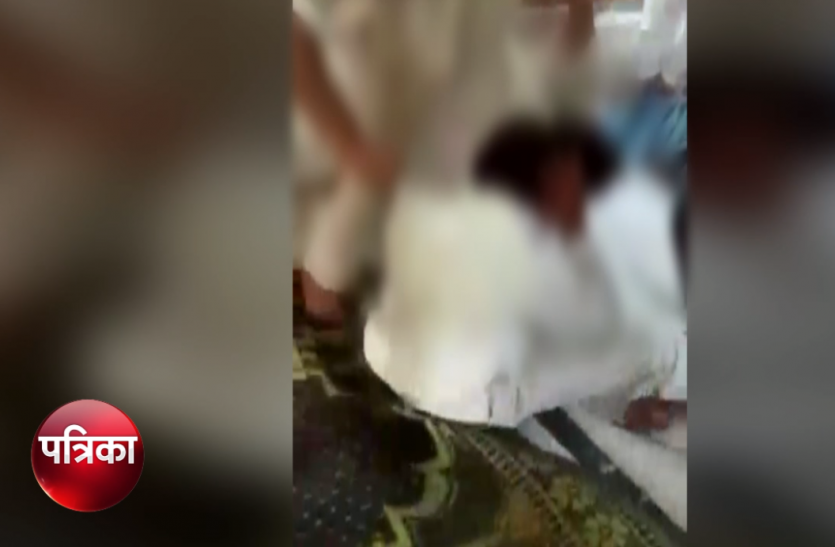 pic Viral Video: उर्दू टीचर को मस्जिद में ले जाकर बुरी तरह पीटा, हैरान करने वाली वजह आई सामने