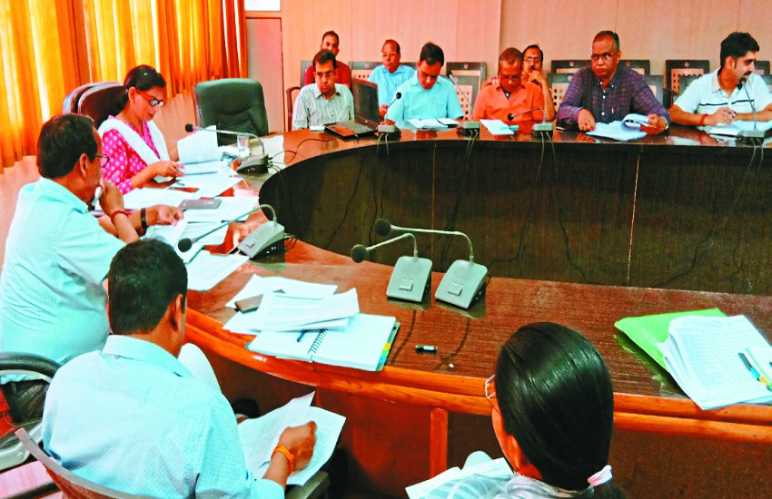 The headquarters will not leave employees without the permission of the competent authority सक्षम अधिकारी की अनुमति के बिना मुख्यालय नही छोड़ेंगे कर्मचारी