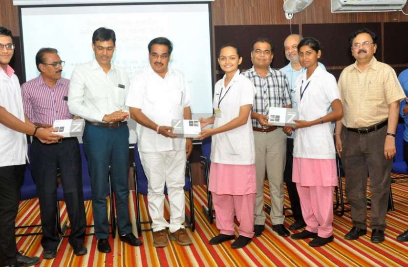 SURAT VNSGU : आखिर शुरू हुआ नमो टेबलेट का वितरण