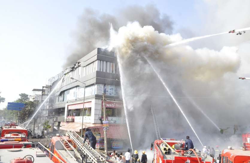 SURAT TAKSHSHILA ARCED : मनपा और डीइओ से मिल रहे नोटिस को लेकर स्कूल दुविधा में
