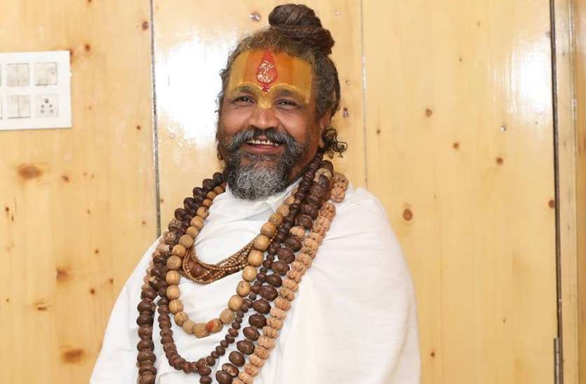 computer baba हर सरकार में 'मलाई' खाते हैं कंप्यूटर बाबा, हेलिकॉप्टर का शौक है पुराना, जानिए उनकी अनसुनी कहानी