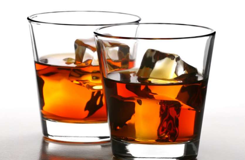 liquor नकली शराब का भांडाफोड़ करने के लिए पुलिस ने चलाया अभियान, 3 महिलाओं के पास 50 लीटर अवैध शराब बरामद