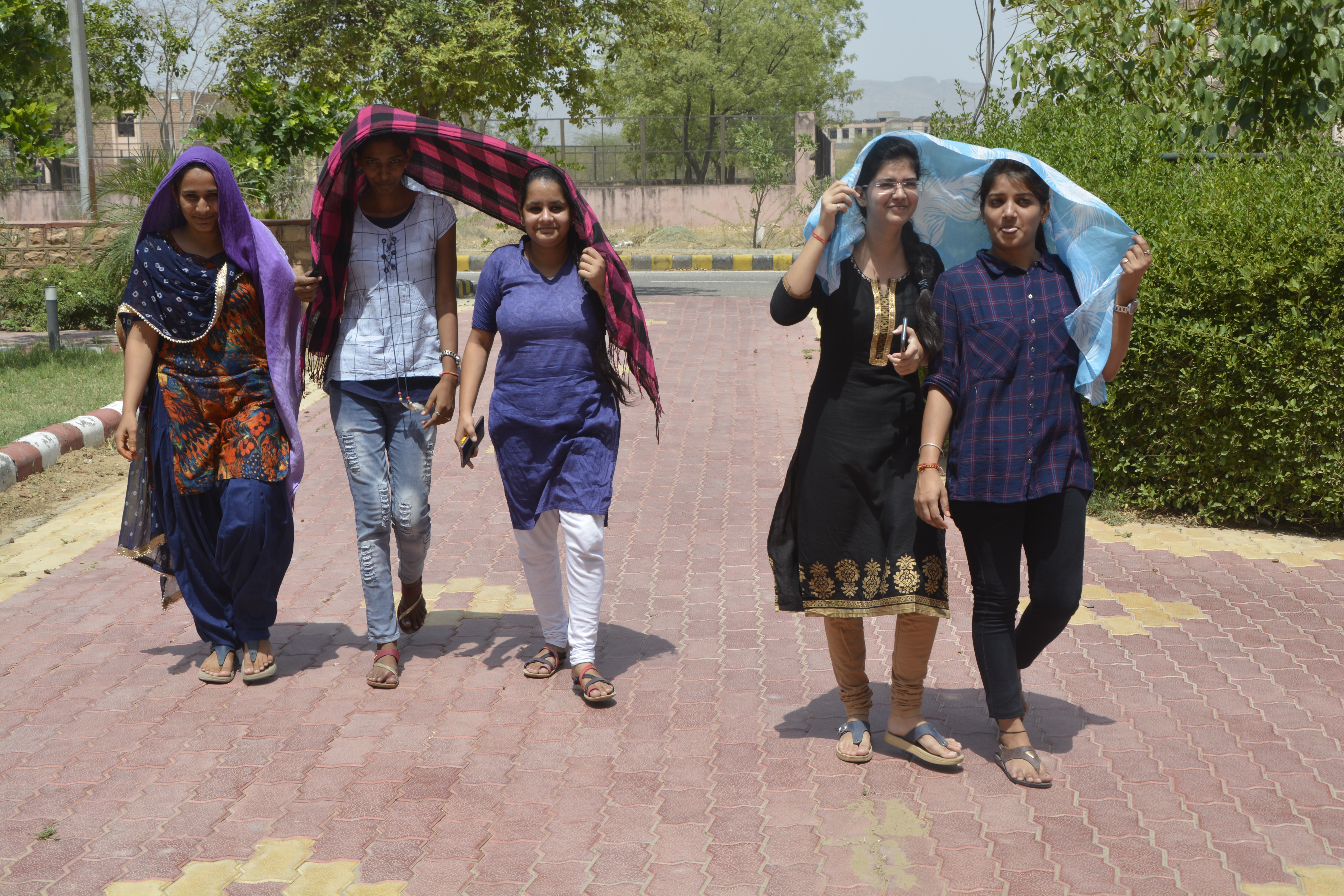 weather in ajmer weather report: बरस रही है आग, धूप के आगे लोग बेबस