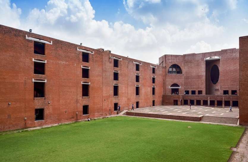 IIMA 'आधार' अनिवार्यता से सुविधा की जगह बढ़ी दुविधा, हजारों पेंशनधारक पेंशन से वंचित