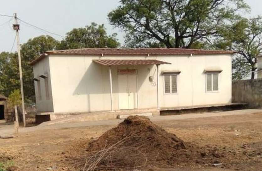Where the hospital does not have childbirth ये कैसा अस्पताल जहां प्रसव हो रहे न मिल रहा इलाज