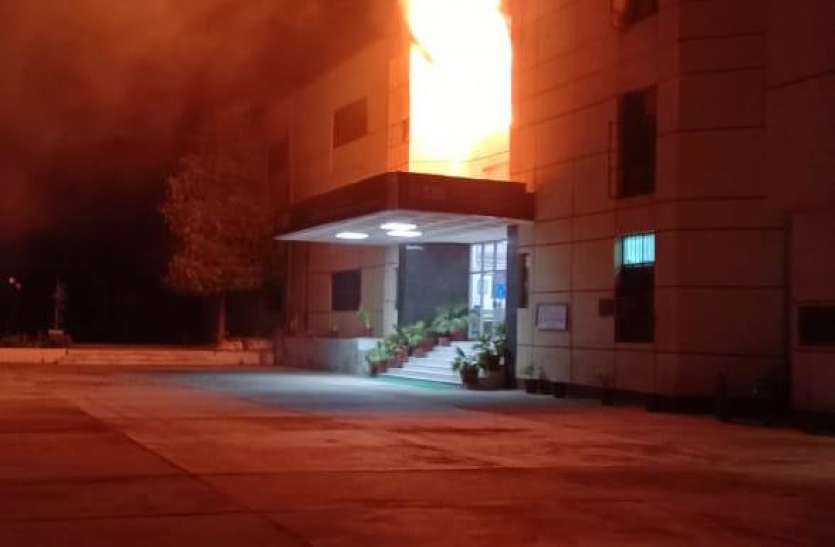 Fire in sbi training center बीकानेर- एसबीआइ ट्रेनिंग सेंटर में लगी आग
