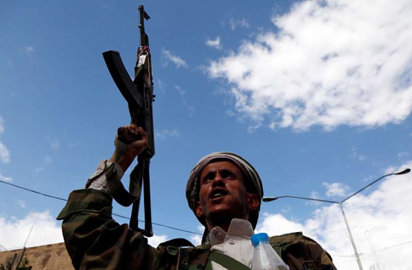 Houthi Rebels यमन के हौती विद्रोहियों का दावा, सऊदी अरब के 20 सैन्य ठिकानो पर किया कब्जा