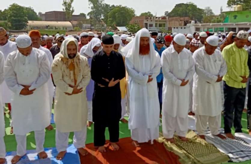 Eid-ul-Fitr celebrated with Hareshullah हर्षउल्लास के साथ मनाया ईद-उल-फितर का पर्व