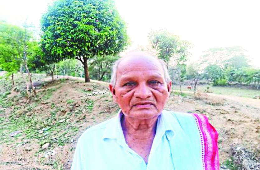 water problem in chhattisgarh मानव सेवा का ऐसा जुनून कि दो तालाब खुदवाने खुद के जेब से खर्च किए 30 लाख