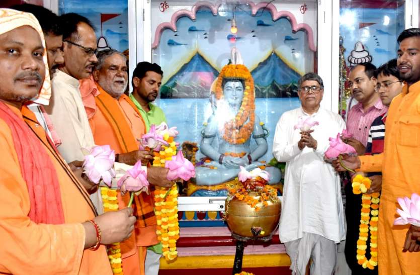 Yogi Adityanath सीएम के जन्मदिन पर गोरखनाथ मंदिर में इस तरह मना जन्मोत्सव