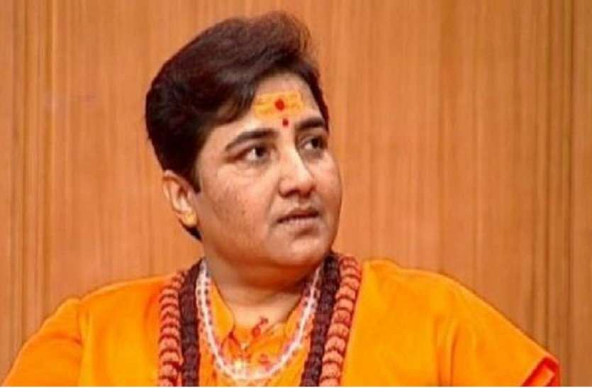 sadhvi मालेगांव ब्लास्ट केस: प्रज्ञा ठाकुर के रवैये से NIA कोर्ट नाराज, आज पेश होने का सख्त आदेश